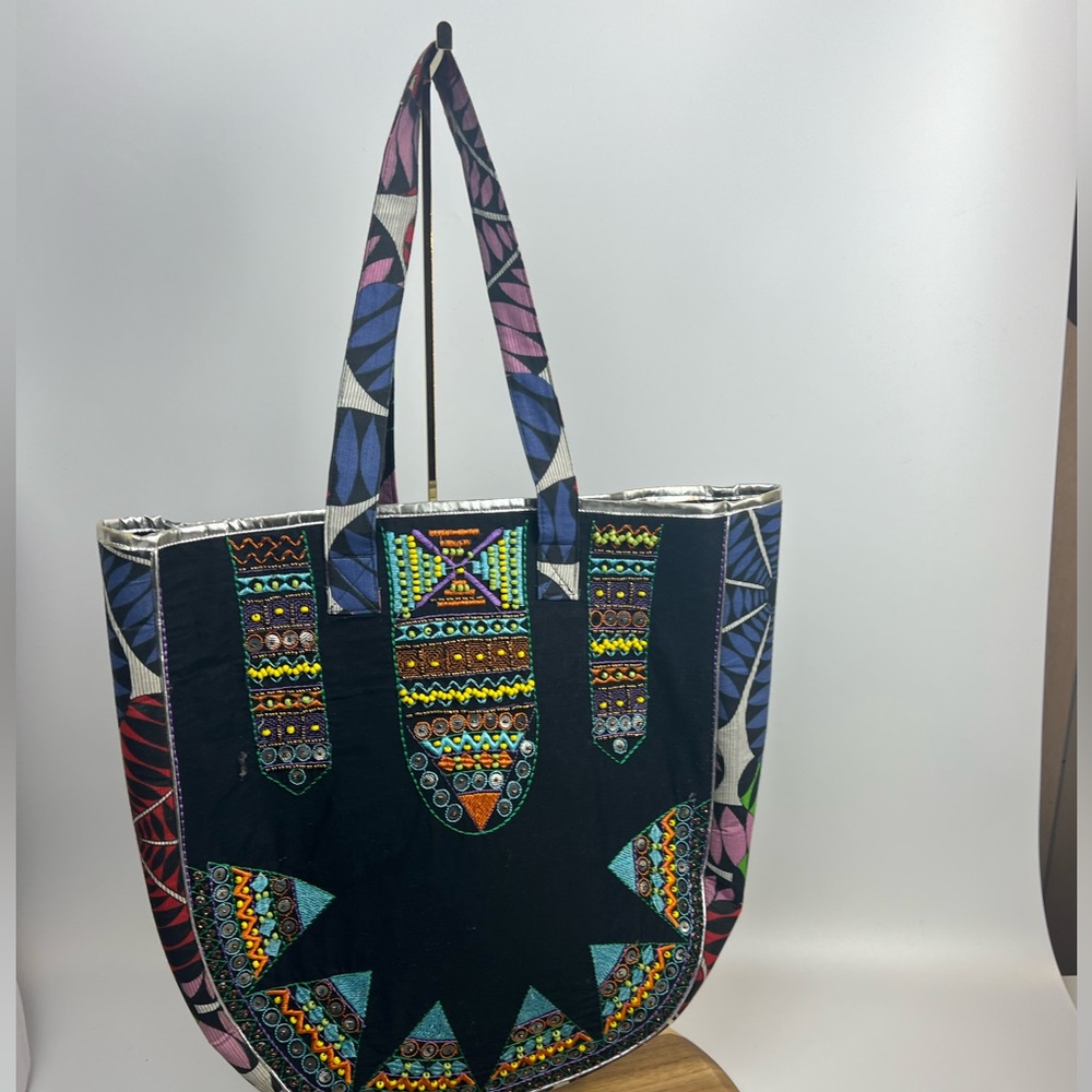 Caravan tote bag. Beaded front. Beautiful detail. Lightweight